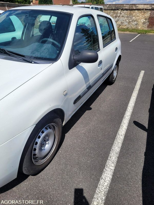 Renault Clio 778 AJX 60 - Coche: foto 2 Renault Clio 778 AJX 60 - Coche: foto 2