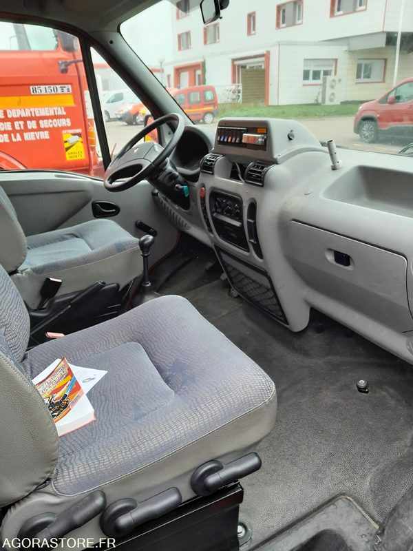Renault Master - 2002 - 22527kms - 1587RY58 - Coche: foto 4 Renault Master - 2002 - 22527kms - 1587RY58 - Coche: foto 4