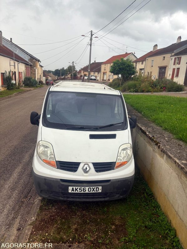Renault Trafic dci 115 / 228000 km - Immatriculation anglaise - Furgoneta pequeña, Furgoneta combi: foto 4 Renault Trafic dci 115 / 228000 km - Immatriculation anglaise - Furgoneta pequeña, Furgoneta combi: foto 4