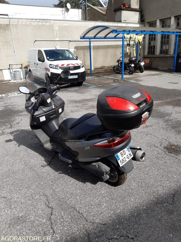 SCOOTER SUZUKI 125 - Motocicleta: foto 3 SCOOTER SUZUKI 125 - Motocicleta: foto 3
