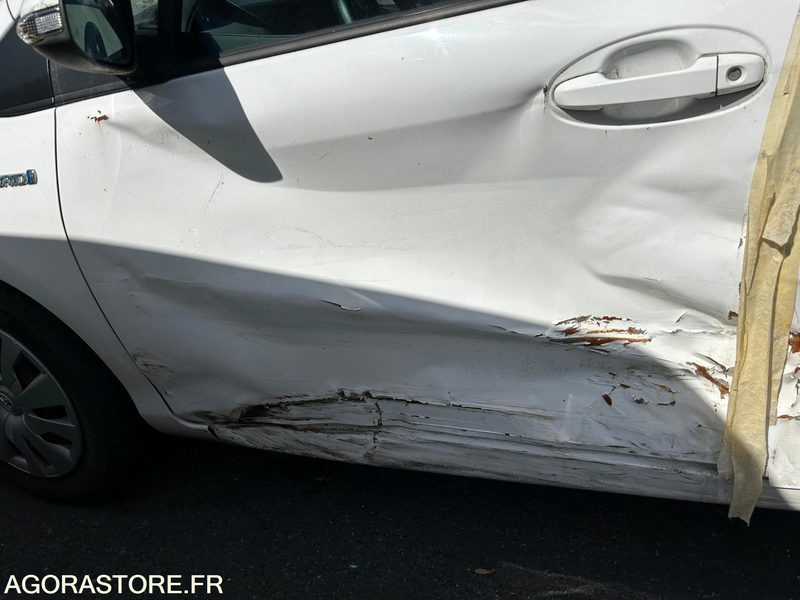 YARIS HYBRIDE AUTOMATIQUE / 2015 / 83416 KMS / NE ROULE PLUS - Coche: foto 3 YARIS HYBRIDE AUTOMATIQUE / 2015 / 83416 KMS / NE ROULE PLUS - Coche: foto 3