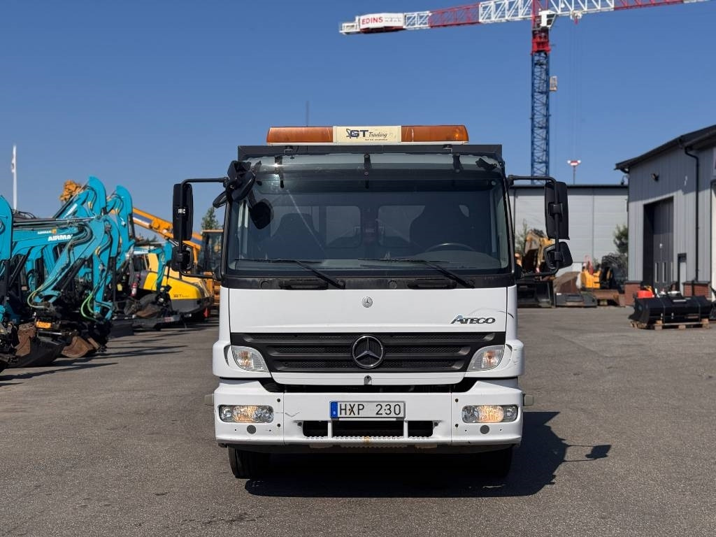 Mercedes-Benz Atego 1524 L 4X2 Växlare Pallift - Camión caja cerrada: foto 2 Mercedes-Benz Atego 1524 L 4X2 Växlare Pallift - Camión caja cerrada: foto 2