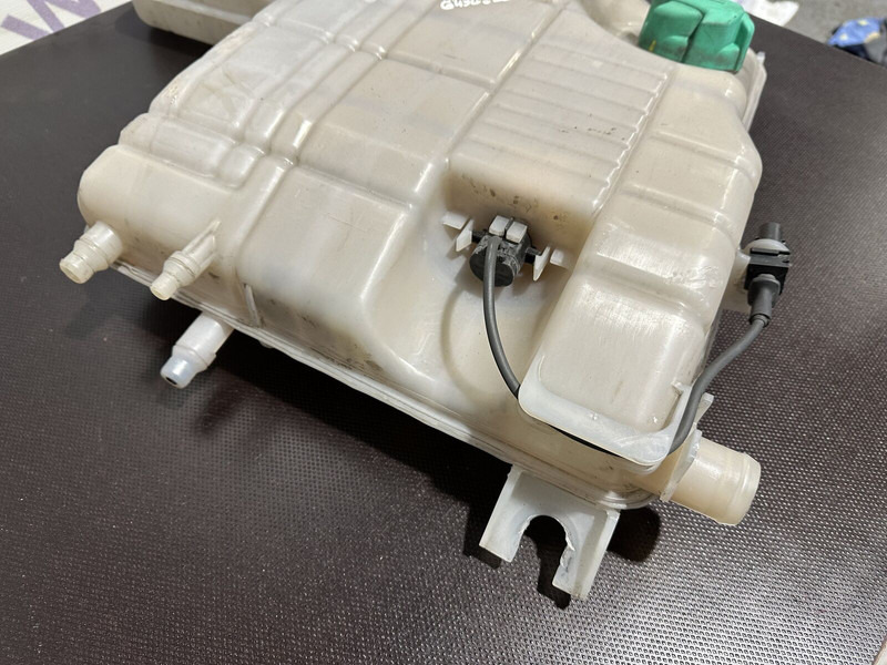 DAF XG - Depósito de expansión para Camión: foto 4 DAF XG - Depósito de expansión para Camión: foto 4