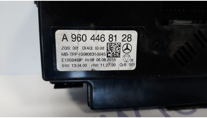 Mercedes-Benz AC Air conditioning control unit - Salpicadero para Camión: foto 3 Mercedes-Benz AC Air conditioning control unit - Salpicadero para Camión: foto 3