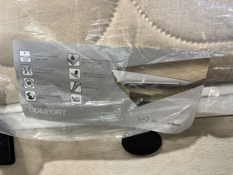 Mercedes-Benz passenger seat with lower bunk and table - Asiento para Camión: foto 5 Mercedes-Benz passenger seat with lower bunk and table - Asiento para Camión: foto 5