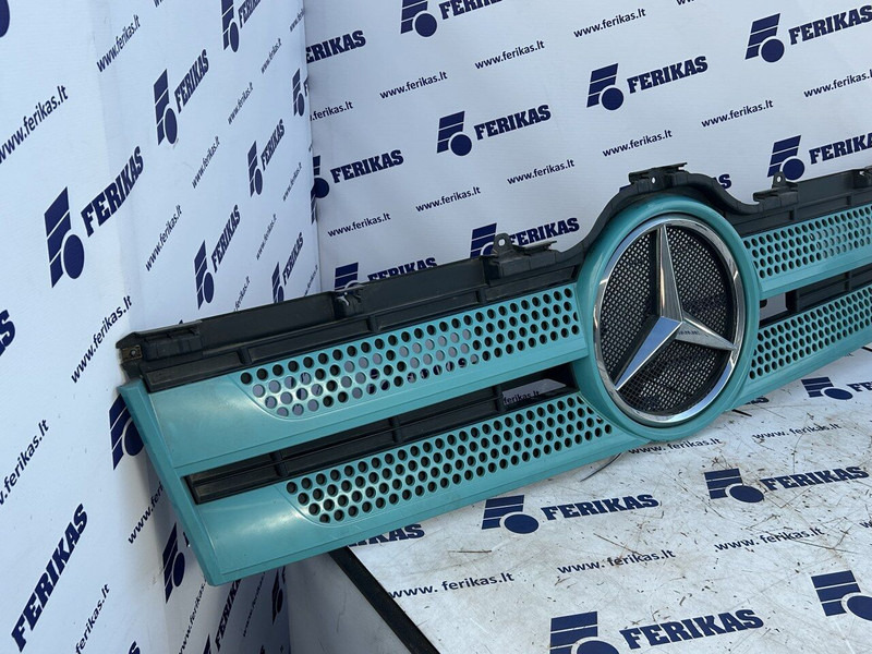 Mercedes-Benz with illuminated logo - Parrilla para Camión: foto 2 Mercedes-Benz with illuminated logo - Parrilla para Camión: foto 2