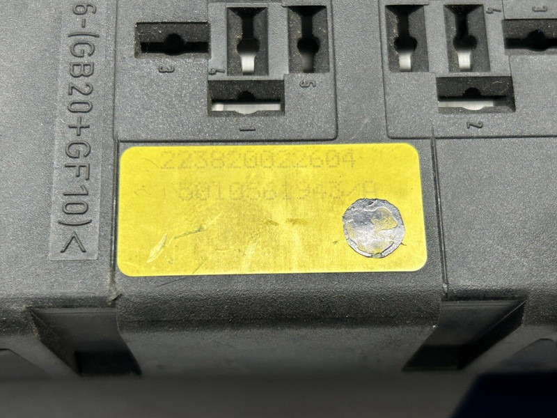 Renault fuse relay box - Sistema eléctrico para Camión: foto 3 Renault fuse relay box - Sistema eléctrico para Camión: foto 3