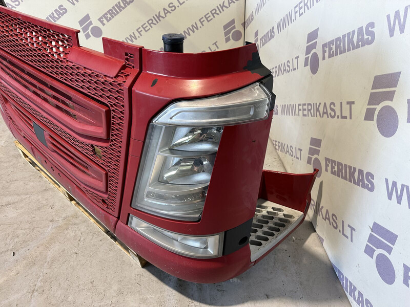 Volvo VOLVO FH4 complete front bumper with headlights - Parachoques para Camión: foto 2 Volvo VOLVO FH4 complete front bumper with headlights - Parachoques para Camión: foto 2