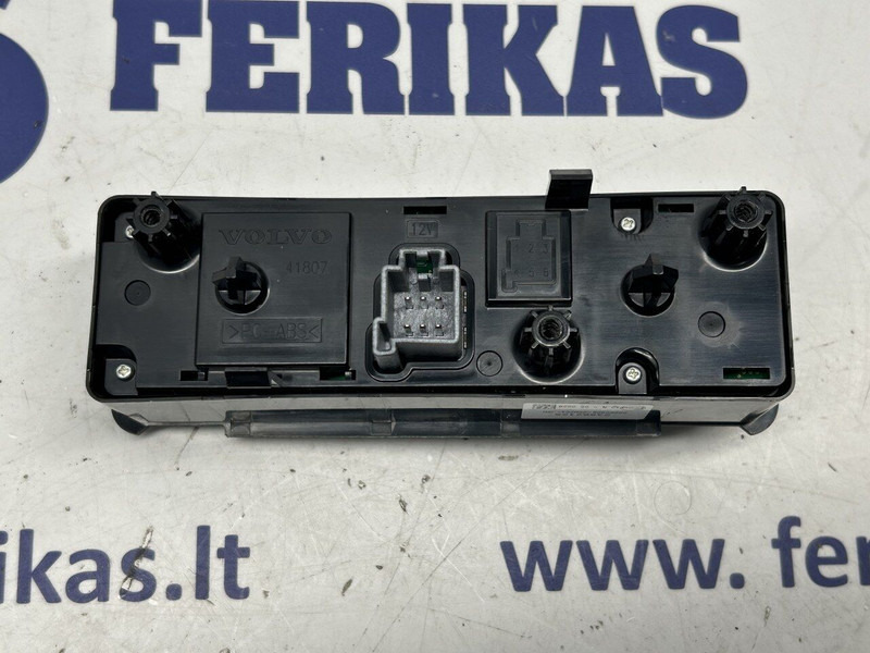 Volvo radio switch control panel - Salpicadero para Camión: foto 2 Volvo radio switch control panel - Salpicadero para Camión: foto 2
