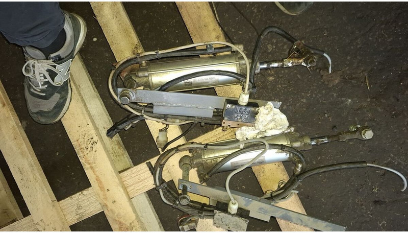 Neoplan BODE цилиндр закрытия - Cilindro hidráulico: foto 1 Neoplan BODE цилиндр закрытия - Cilindro hidráulico: foto 1