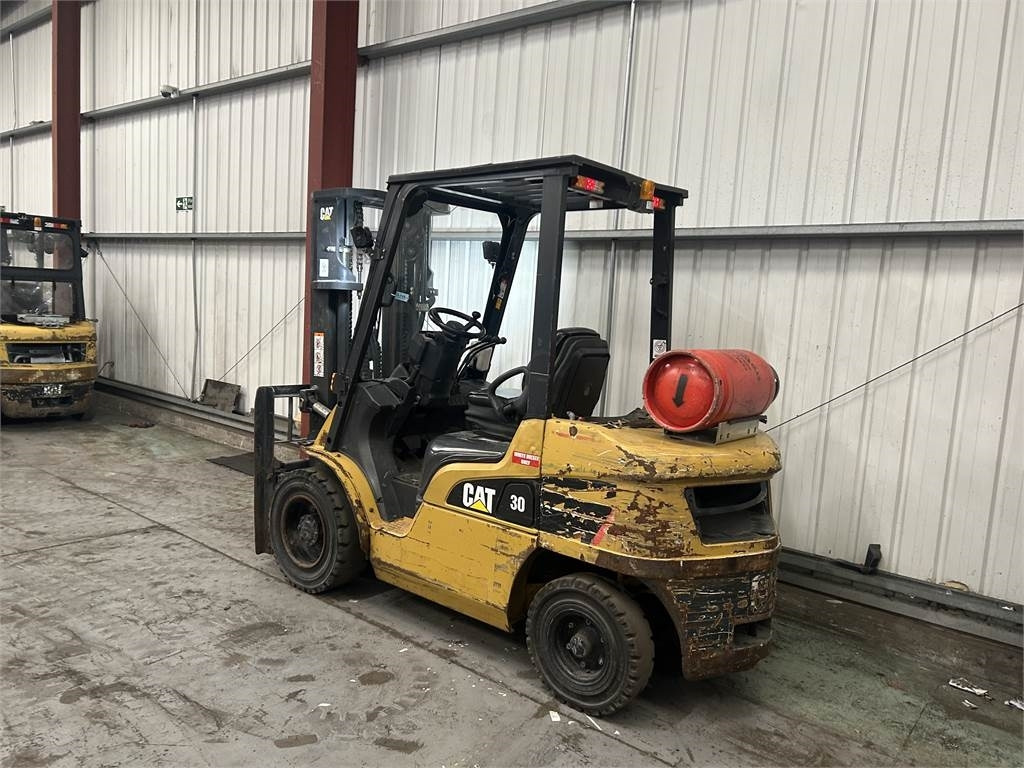 CAT GP30NT - Carretilla elevadora de gas: foto 3 CAT GP30NT - Carretilla elevadora de gas: foto 3