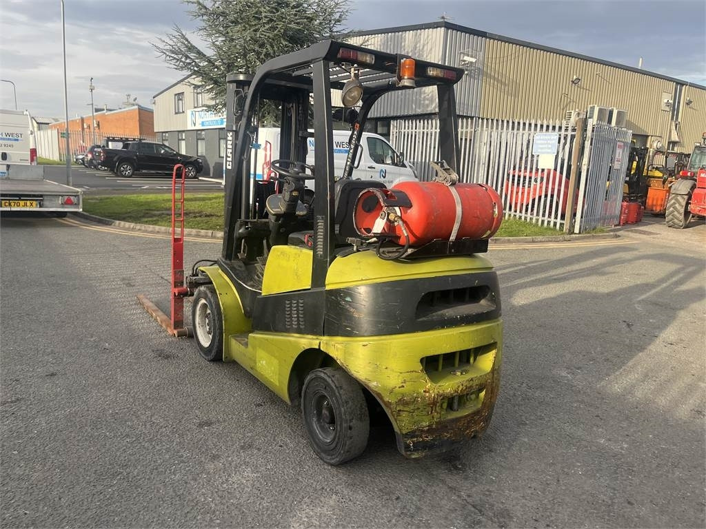 Carretilla elevadora de gas Clark C25G: foto 6