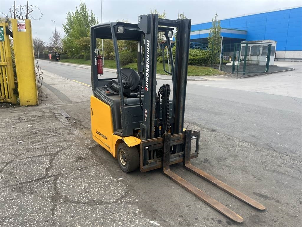 Jungheinrich EFG215 - Carretilla elevadora eléctrica: foto 3 Jungheinrich EFG215 - Carretilla elevadora eléctrica: foto 3