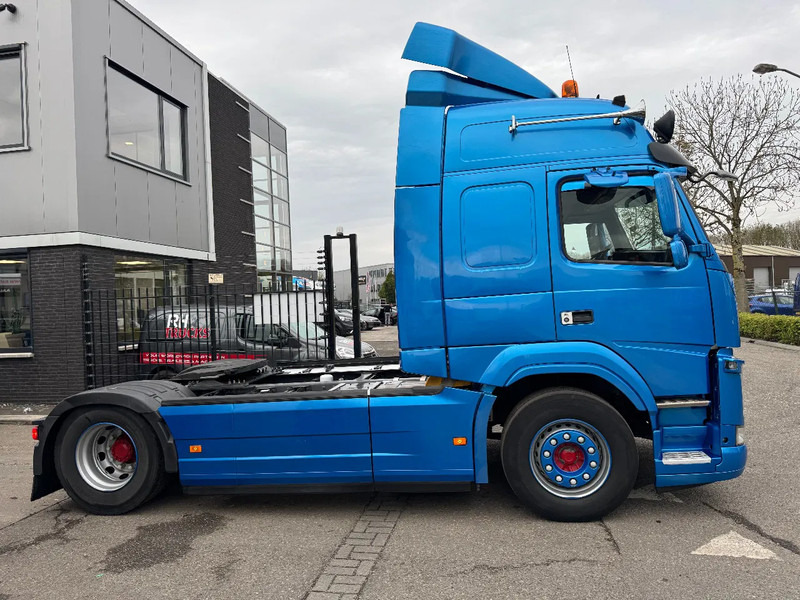 Volvo FM 370 4X2 SPOILERS EURO 6 SKIRTS HOLLAND TRUCK TÜV TILL 09-2025 - Cabeza tractora: foto 4 Volvo FM 370 4X2 SPOILERS EURO 6 SKIRTS HOLLAND TRUCK TÜV TILL 09-2025 - Cabeza tractora: foto 4