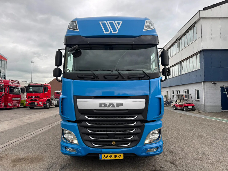 DAF XF 460 6X2 EURO 6 + HERTOGHS HANGER - Camión lona: foto 2 DAF XF 460 6X2 EURO 6 + HERTOGHS HANGER - Camión lona: foto 2