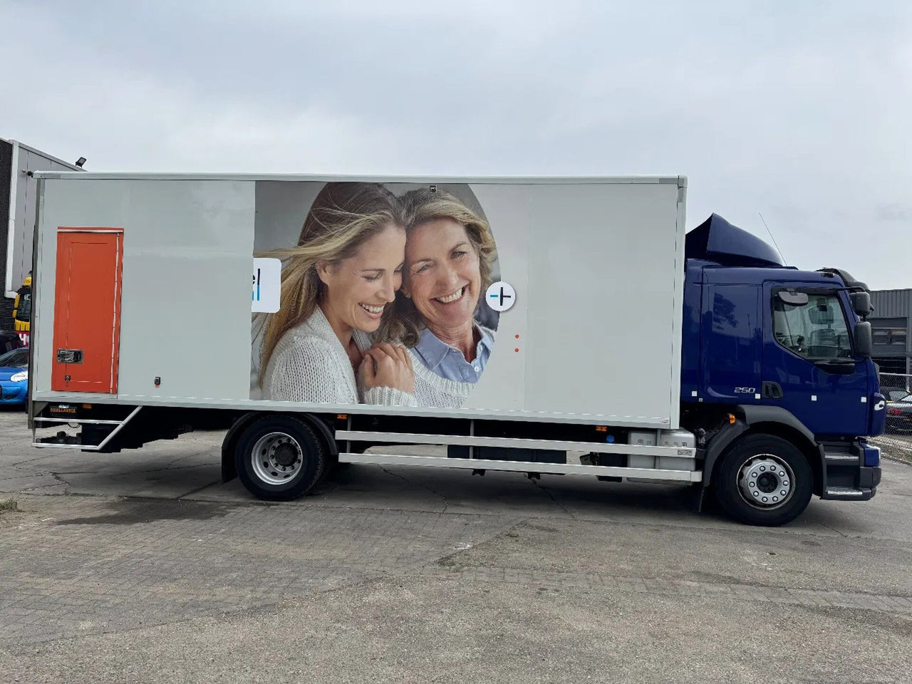 Volvo FL 250 4X2 - EURO 6 + DHOLLANDIA LIFT + TÜV 04-2 - Camión caja cerrada: foto 3 Volvo FL 250 4X2 - EURO 6 + DHOLLANDIA LIFT + TÜV 04-2 - Camión caja cerrada: foto 3