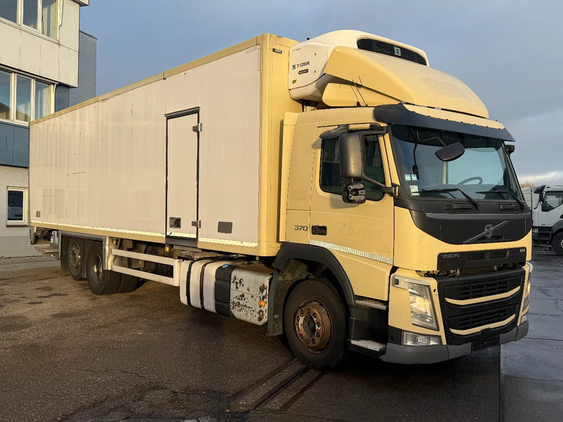 Volvo FM 370 6X2 EURO 6 + THERMO KING T-1200R + DHOLLANDIA 2.000 KG - Camión frigorífico: foto 3 Volvo FM 370 6X2 EURO 6 + THERMO KING T-1200R + DHOLLANDIA 2.000 KG - Camión frigorífico: foto 3