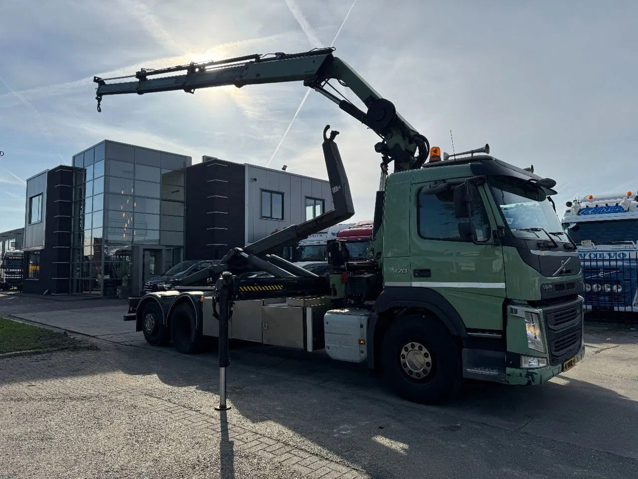 Volvo FM 370 6X2 VDL 21T + HIAB 211 + REMOTE CONTROL - Camión grúa: foto 1 Volvo FM 370 6X2 VDL 21T + HIAB 211 + REMOTE CONTROL - Camión grúa: foto 1