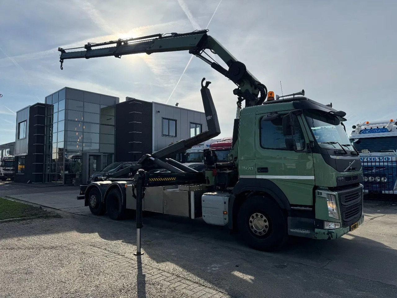 Volvo FM 370 6X2 VDL 21T + HIAB 211 + REMOTE CONTROL - Camión multibasculante, Camión grúa: foto 2 Volvo FM 370 6X2 VDL 21T + HIAB 211 + REMOTE CONTROL - Camión multibasculante, Camión grúa: foto 2