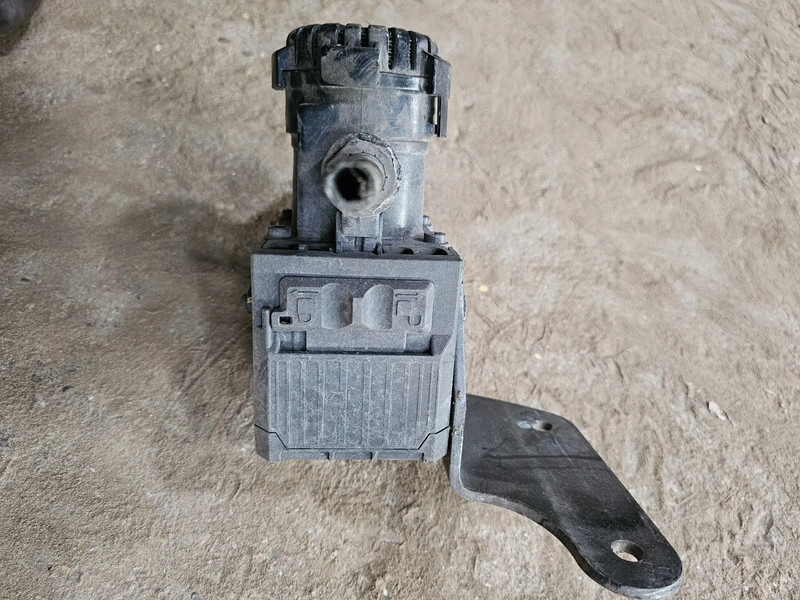 KNORR-BREMSE Ebs modulator - Recambio para Camión: foto 2 KNORR-BREMSE Ebs modulator - Recambio para Camión: foto 2