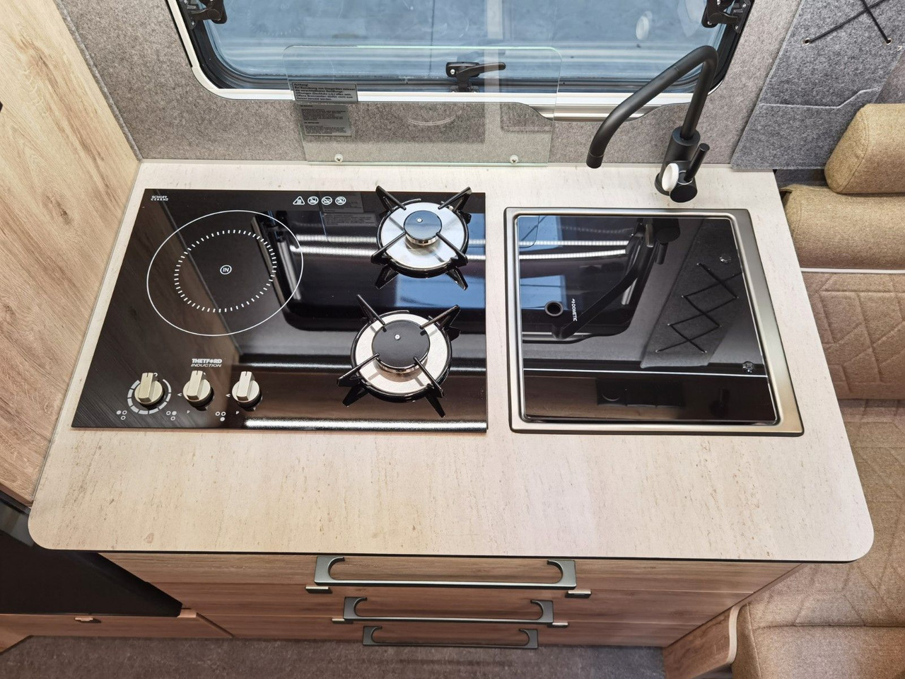 Leasing de  Eura Mobil XTURA 686 EF /-2025- / 4x4 / TOP-AUSSTATTUNG Eura Mobil XTURA 686 EF /-2025- / 4x4 / TOP-AUSSTATTUNG: foto 22