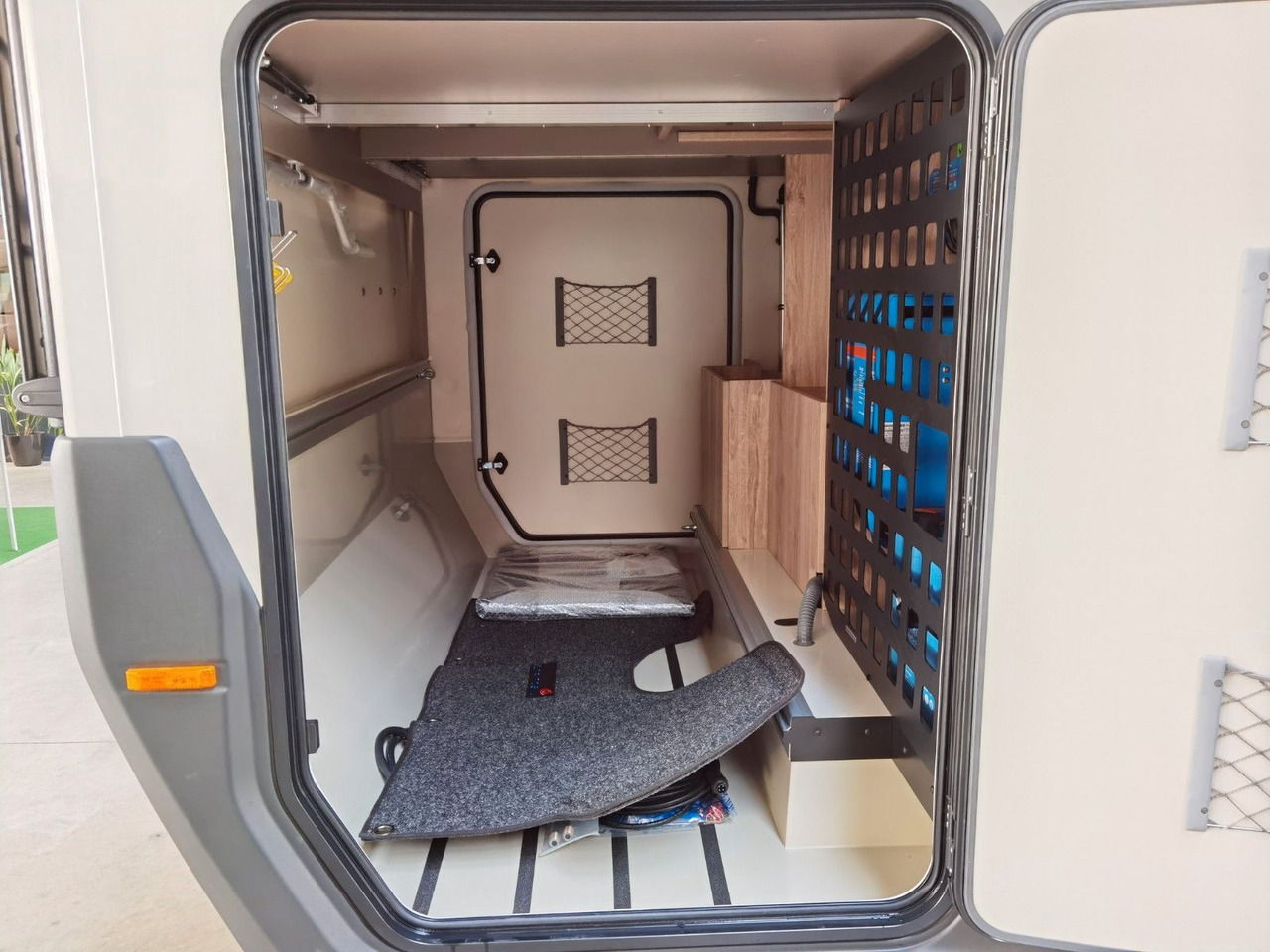 Leasing de  Eura Mobil XTURA 686 EF /-2025- / 4x4 / TOP-AUSSTATTUNG Eura Mobil XTURA 686 EF /-2025- / 4x4 / TOP-AUSSTATTUNG: foto 14