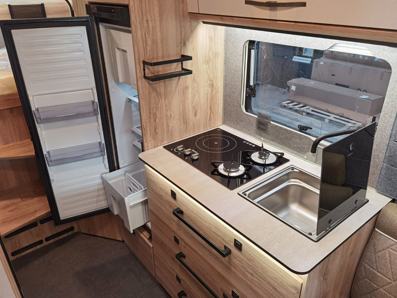 Leasing de  Eura Mobil XTURA 686 EF /-2025- / 4x4 / TOP-AUSSTATTUNG Eura Mobil XTURA 686 EF /-2025- / 4x4 / TOP-AUSSTATTUNG: foto 19