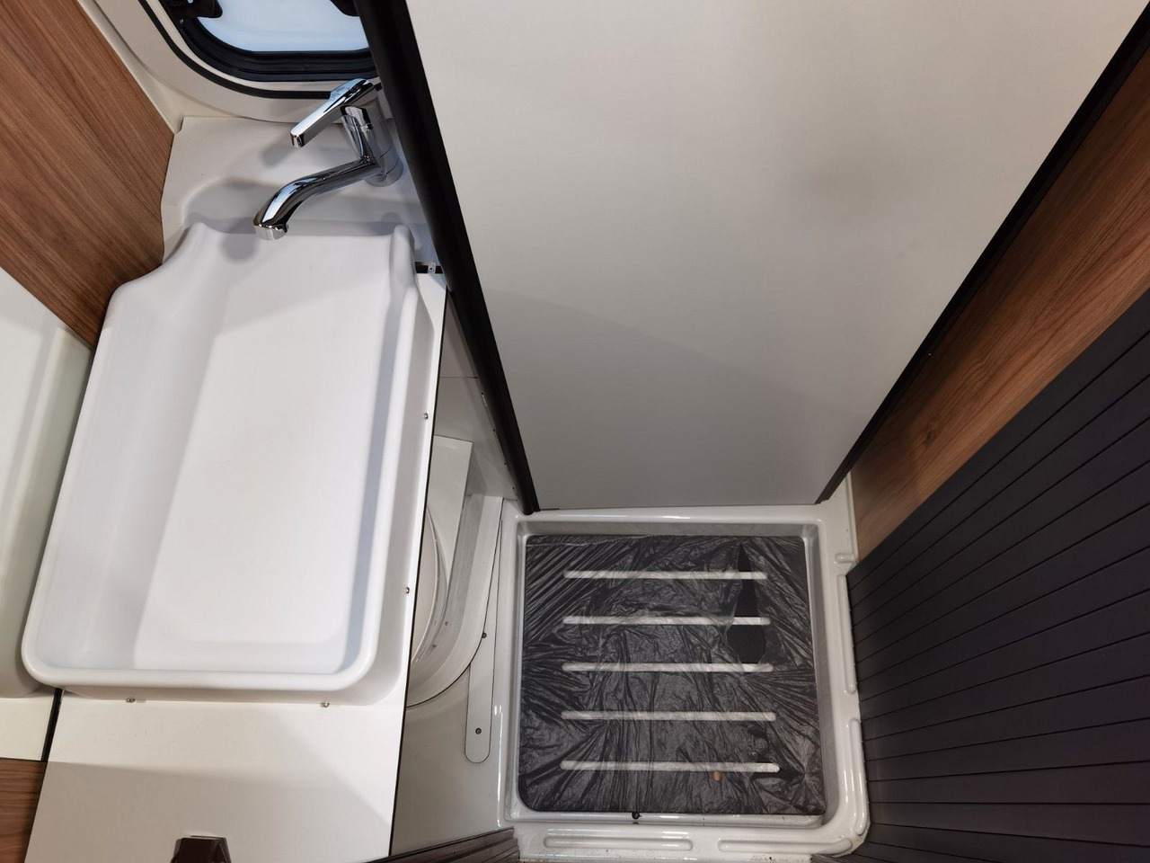 Cámper Karmann DEXTER 635 / MODELL 2026 / HUBBETT-LÄNGS: foto 21 Cámper Karmann DEXTER 635 / MODELL 2026 / HUBBETT-LÄNGS: foto 21