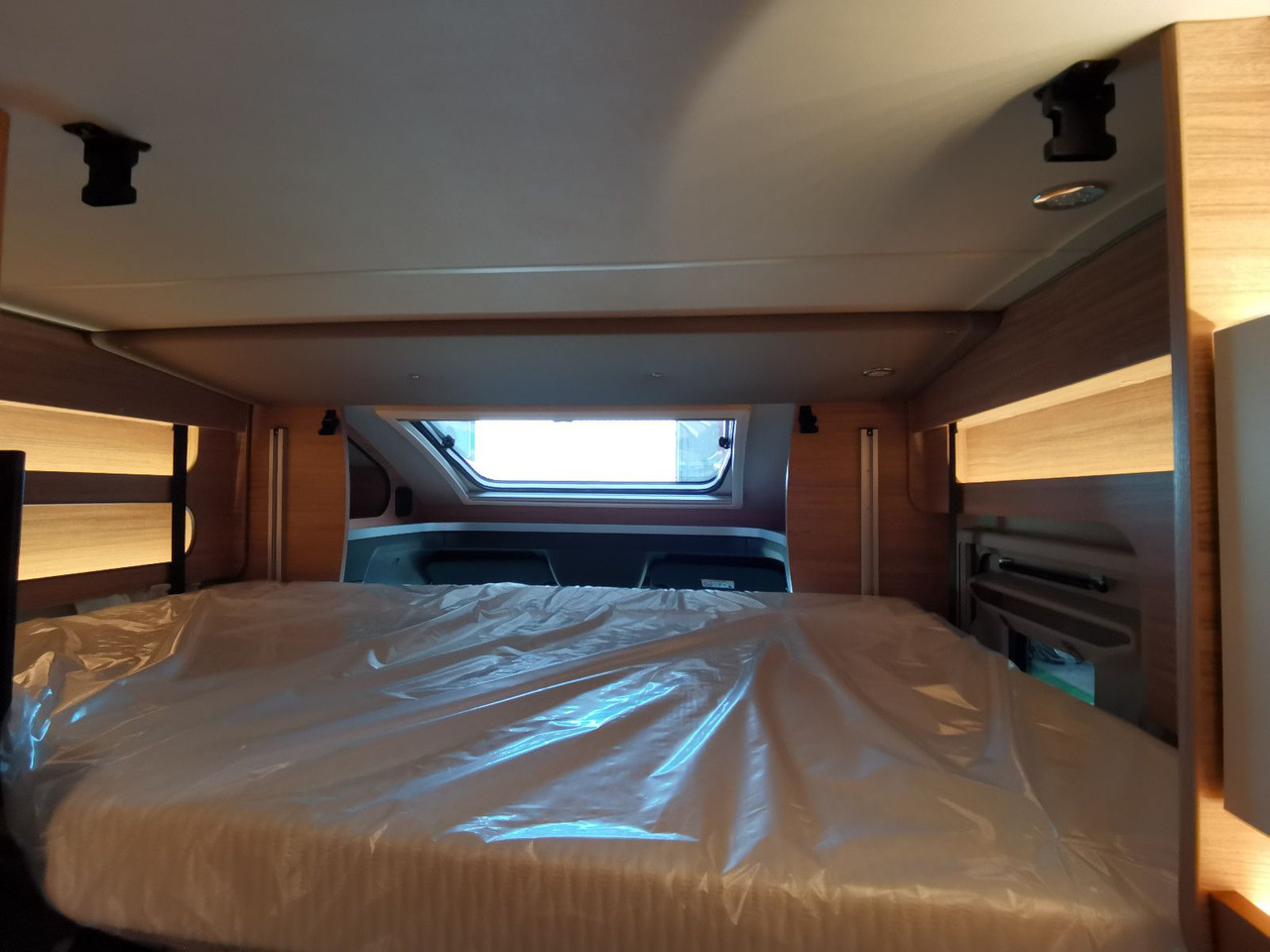 Leasing de  Weinsberg CARACOMPACT SUITE 640 MEG PEPPER / - MODELL 2025 Weinsberg CARACOMPACT SUITE 640 MEG PEPPER / - MODELL 2025: foto 14