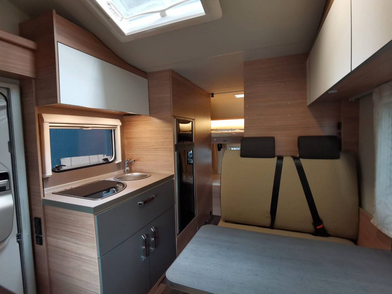 Autocaravana capuchina Weinsberg CARAHOME 600 DKG / 140PS / ETAGENBETTEN / 5xPERS: foto 17 Autocaravana capuchina Weinsberg CARAHOME 600 DKG / 140PS / ETAGENBETTEN / 5xPERS: foto 17