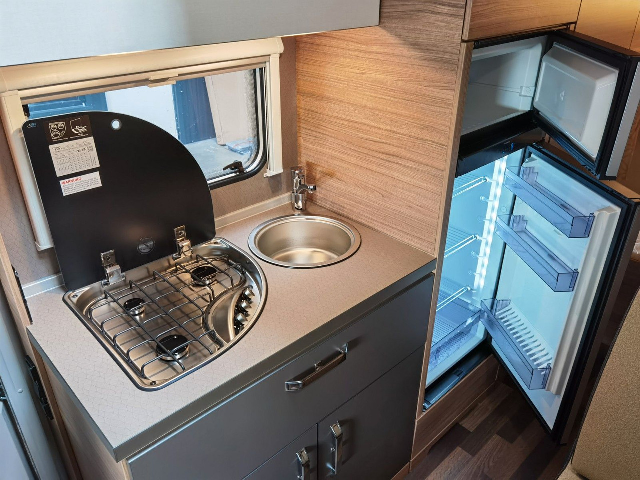 Autocaravana capuchina Weinsberg CARAHOME 600 DKG / 140PS / ETAGENBETTEN / 5xPERS: foto 18 Autocaravana capuchina Weinsberg CARAHOME 600 DKG / 140PS / ETAGENBETTEN / 5xPERS: foto 18