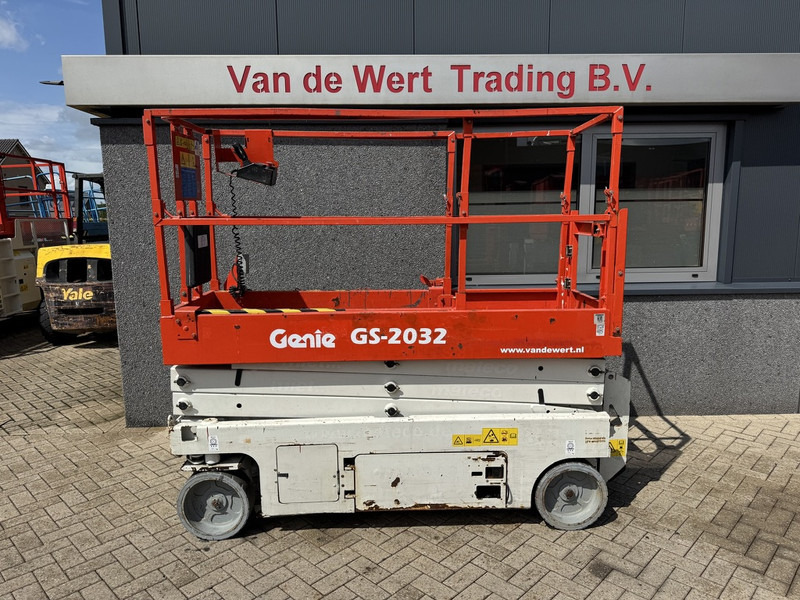 Genie GS2032 schaarlift schaar hoogwerker 2013 uur 8mtr werkhoogte Keuring 6-2026 - Plataforma de tijeras: foto 1 Genie GS2032 schaarlift schaar hoogwerker 2013 uur 8mtr werkhoogte Keuring 6-2026 - Plataforma de tijeras: foto 1