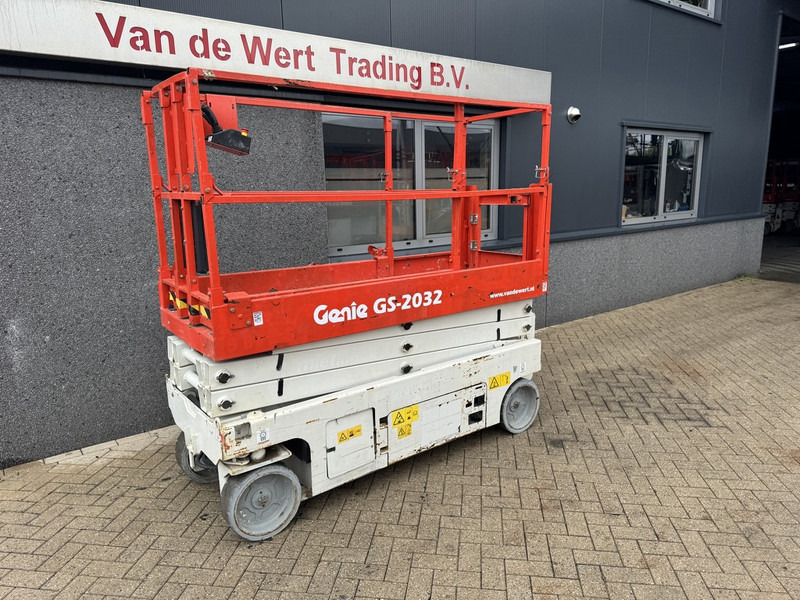 Genie GS2032 schaarlift schaar hoogwerker 2013 uur 8mtr werkhoogte - Plataforma de tijeras: foto 2 Genie GS2032 schaarlift schaar hoogwerker 2013 uur 8mtr werkhoogte - Plataforma de tijeras: foto 2