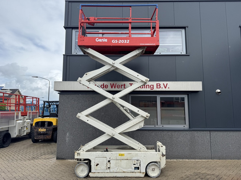 Genie GS2032 schaarlift schaar hoogwerker 2013 uur 8mtr werkhoogte - Plataforma de tijeras: foto 4 Genie GS2032 schaarlift schaar hoogwerker 2013 uur 8mtr werkhoogte - Plataforma de tijeras: foto 4