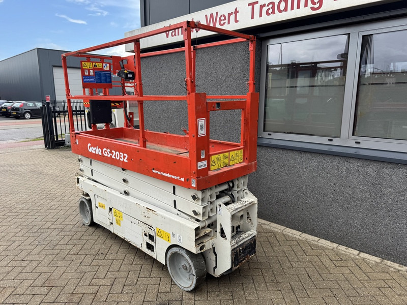 Genie GS2032 schaarlift schaar hoogwerker 2013 uur 8mtr werkhoogte - Plataforma de tijeras: foto 4 Genie GS2032 schaarlift schaar hoogwerker 2013 uur 8mtr werkhoogte - Plataforma de tijeras: foto 4