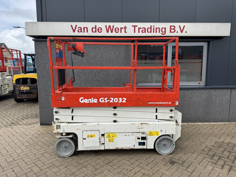 Genie GS2032 schaarlift schaar hoogwerker 2013 uur 8mtr werkhoogte - Plataforma de tijeras: foto 1 Genie GS2032 schaarlift schaar hoogwerker 2013 uur 8mtr werkhoogte - Plataforma de tijeras: foto 1
