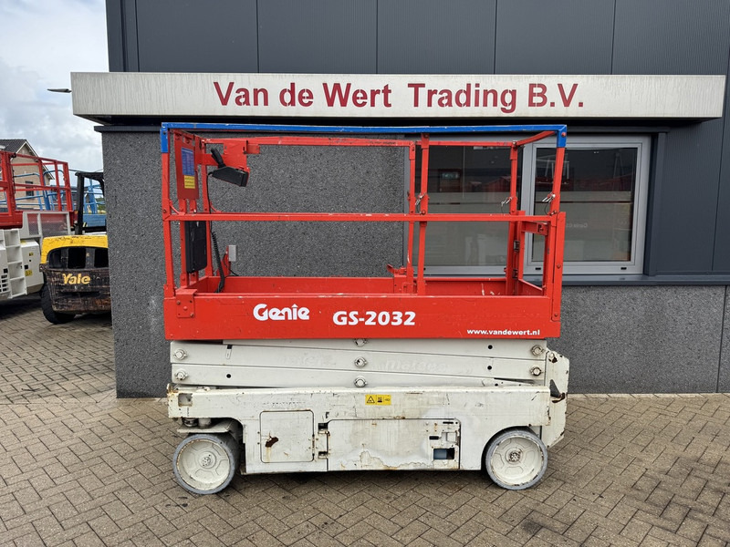 Genie GS2032 schaarlift schaar hoogwerker 2013 uur 8mtr werkhoogte - Plataforma de tijeras: foto 1 Genie GS2032 schaarlift schaar hoogwerker 2013 uur 8mtr werkhoogte - Plataforma de tijeras: foto 1