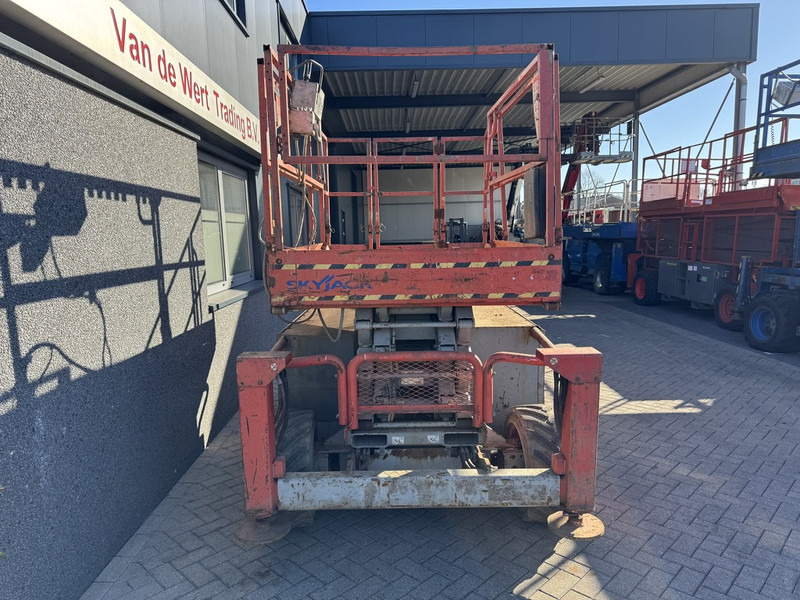 Skyjack SJ 6832RT 2012 4X4 Kubota Diesel 11.7M Werkhoogte - Plataforma de tijeras: foto 3 Skyjack SJ 6832RT 2012 4X4 Kubota Diesel 11.7M Werkhoogte - Plataforma de tijeras: foto 3