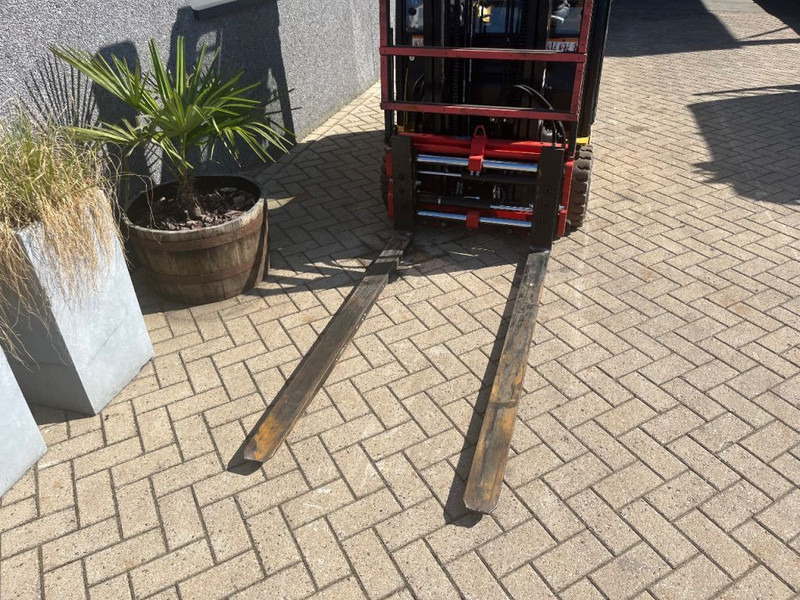 Yale ERP20VF duplo330 sideshift forkpositioner 2016 electrisch - Carretilla elevadora eléctrica: foto 4 Yale ERP20VF duplo330 sideshift forkpositioner 2016 electrisch - Carretilla elevadora eléctrica: foto 4