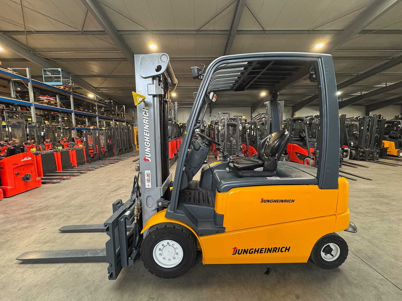 03/2019 SERVICE + UVV 09/2026 JUNGHEINRICH EFG-VAC30 3,000KG TRIPLEX ELECTRIC FORKLIFT 3RD + 4TH VALVE 1,793 HOURS - Carretilla elevadora: foto 3 03/2019 SERVICE + UVV 09/2026 JUNGHEINRICH EFG-VAC30 3,000KG TRIPLEX ELECTRIC FORKLIFT 3RD + 4TH VALVE 1,793 HOURS - Carretilla elevadora: foto 3