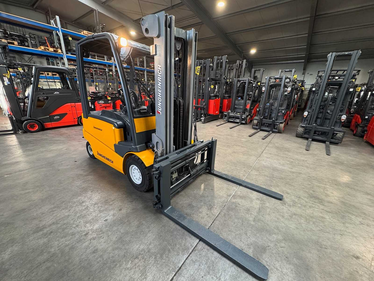 03/2019 SERVICE + UVV 09/2026 JUNGHEINRICH EFG-VAC30 3,000KG TRIPLEX ELECTRIC FORKLIFT 3RD + 4TH VALVE 1,793 HOURS - Carretilla elevadora: foto 5 03/2019 SERVICE + UVV 09/2026 JUNGHEINRICH EFG-VAC30 3,000KG TRIPLEX ELECTRIC FORKLIFT 3RD + 4TH VALVE 1,793 HOURS - Carretilla elevadora: foto 5