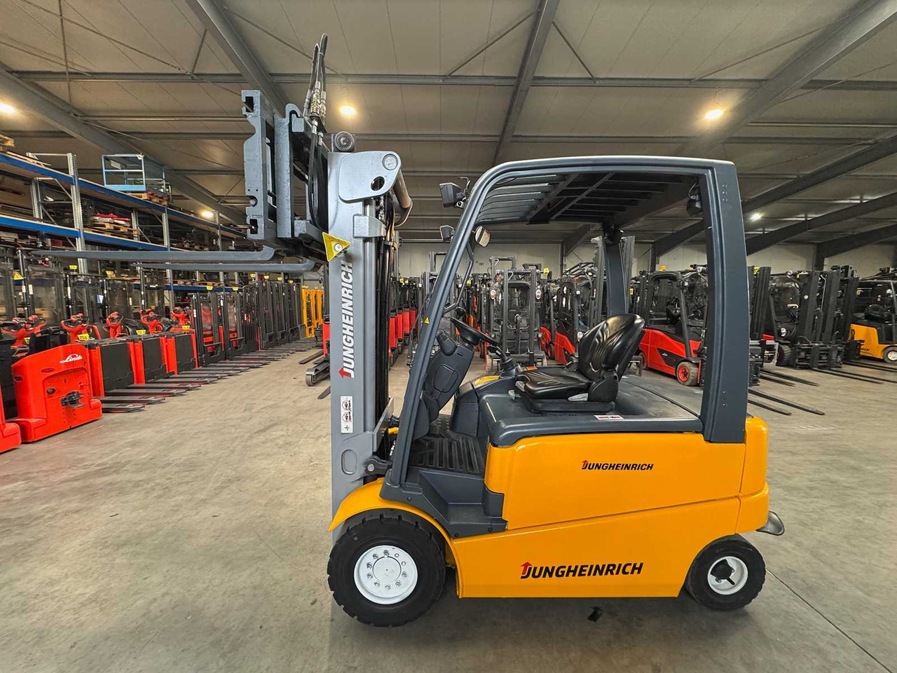 03/2019 SERVICE + UVV 09/2026 JUNGHEINRICH EFG-VAC30 3,000KG TRIPLEX ELECTRIC FORKLIFT 3RD + 4TH VALVE 1,793 HOURS - Carretilla elevadora: foto 1 03/2019 SERVICE + UVV 09/2026 JUNGHEINRICH EFG-VAC30 3,000KG TRIPLEX ELECTRIC FORKLIFT 3RD + 4TH VALVE 1,793 HOURS - Carretilla elevadora: foto 1