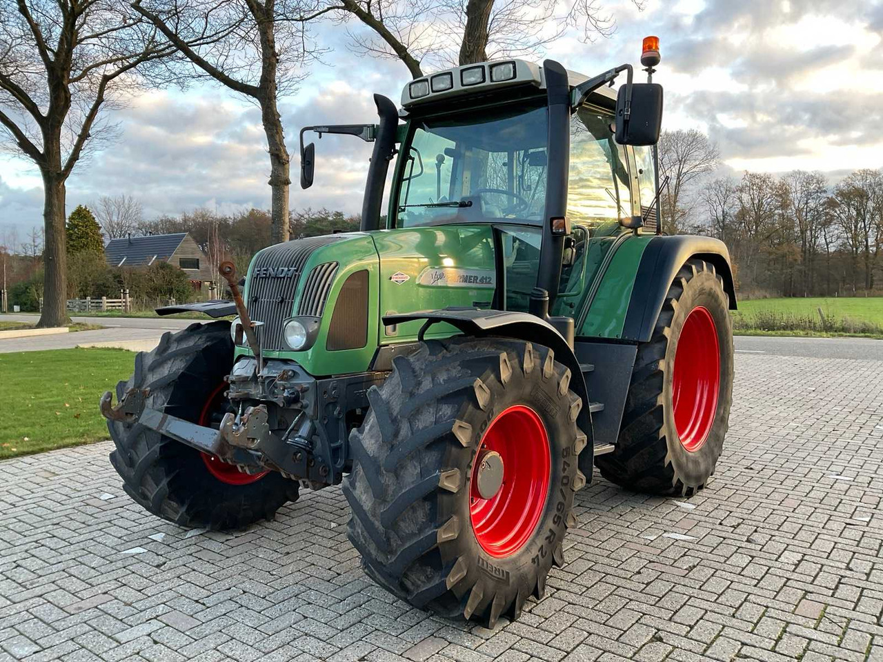 2005 FENDT FARMER 412 VARIO ALL-WHEEL DRIVE FARM TRACTOR - Tractor: foto 1 2005 FENDT FARMER 412 VARIO ALL-WHEEL DRIVE FARM TRACTOR - Tractor: foto 1