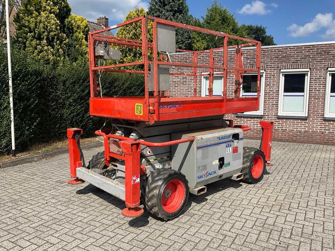 2010 SKY JACK SJ 6832 RT AERIAL PLATFORM - Plataforma elevadora: foto 1 2010 SKY JACK SJ 6832 RT AERIAL PLATFORM - Plataforma elevadora: foto 1