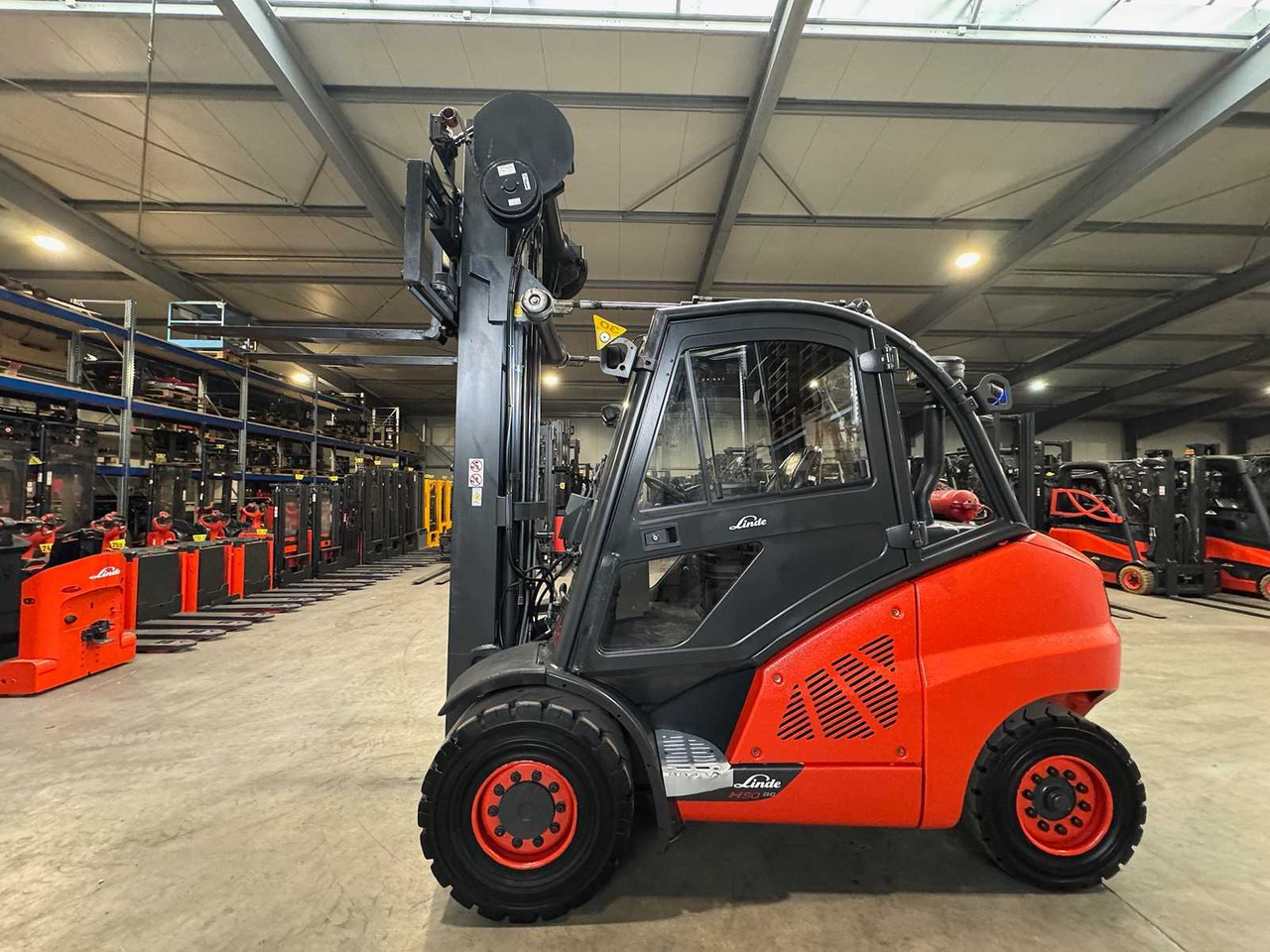 2015 SERVICE + UVV 11/2026 LINDE H50D 5.000KG TRIPLEX 666CM 3.+4. VALVE DIESEL FORKLIFT FORKLIFT 16.277 HOURS. - Carretilla elevadora: foto 1 2015 SERVICE + UVV 11/2026 LINDE H50D 5.000KG TRIPLEX 666CM 3.+4. VALVE DIESEL FORKLIFT FORKLIFT 16.277 HOURS. - Carretilla elevadora: foto 1
