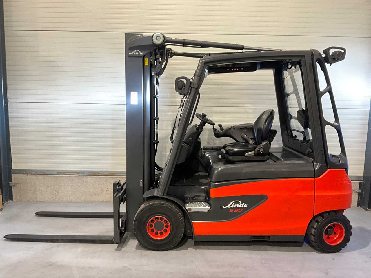 2017 LINDE E30L-01 3000KG FORKLIFT - Carretilla elevadora: foto 2 2017 LINDE E30L-01 3000KG FORKLIFT - Carretilla elevadora: foto 2