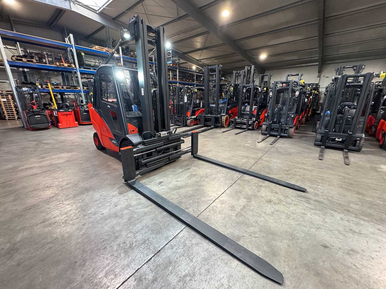2020 LINDE H35T 3.500KG 3.+4TH VALVE 177CM FORK ADJUSTER TRIPLEX 645CM GAS FORKLIFT FORKLIFT - Carretilla elevadora: foto 2 2020 LINDE H35T 3.500KG 3.+4TH VALVE 177CM FORK ADJUSTER TRIPLEX 645CM GAS FORKLIFT FORKLIFT - Carretilla elevadora: foto 2