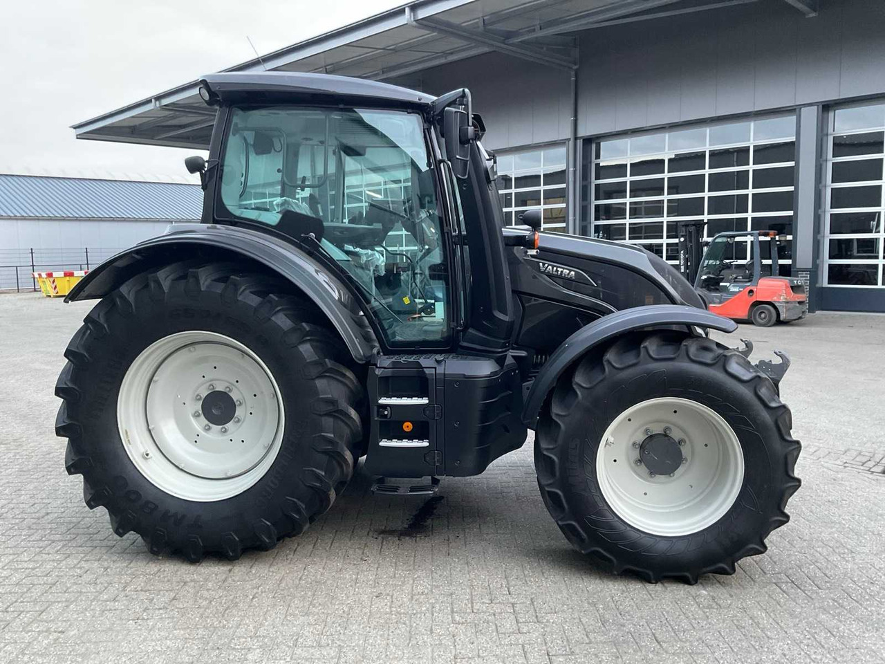 2022 VALTRA N155 ECOPOWER DIRECT SMARTTOUCH ALL-WHEEL DRIVE FARM TRACTOR - Tractor: foto 5 2022 VALTRA N155 ECOPOWER DIRECT SMARTTOUCH ALL-WHEEL DRIVE FARM TRACTOR - Tractor: foto 5