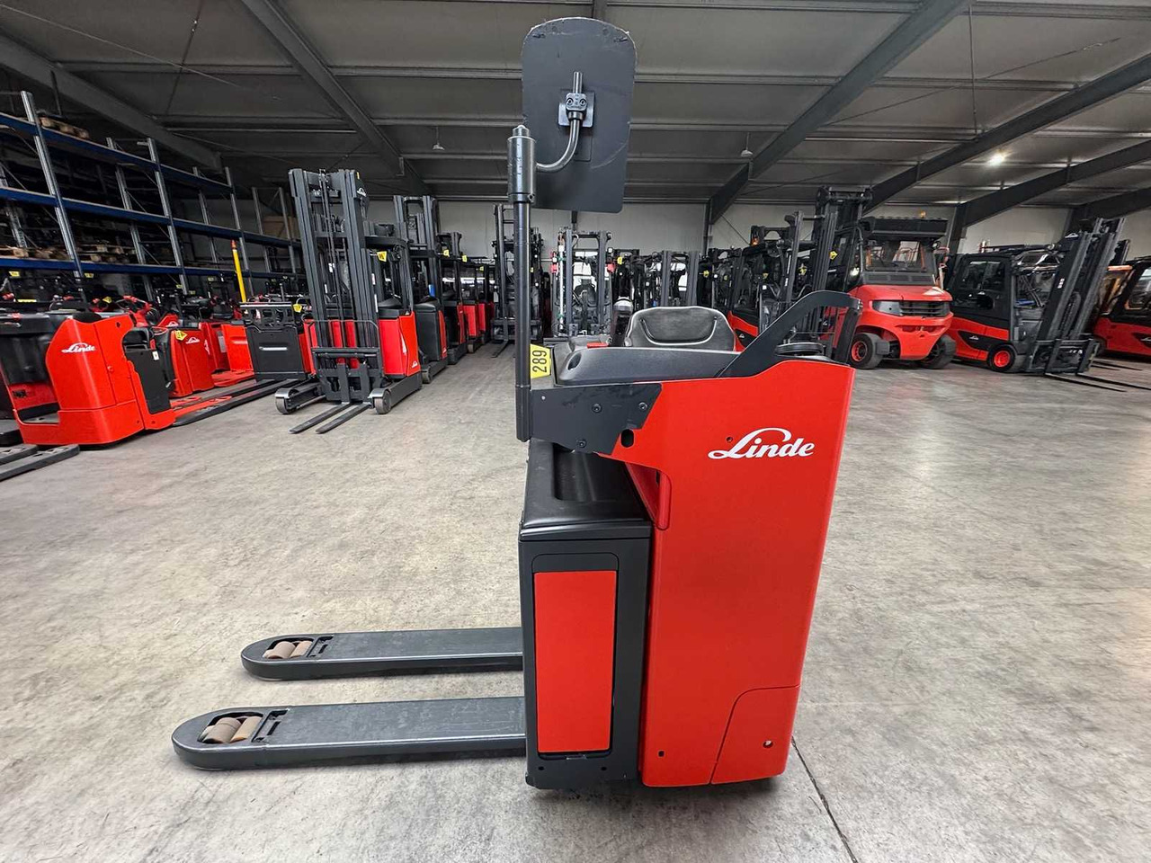 BATTERY 46/2023 BJ.2020 SERVICE + UVV 08/2026 LINDE T20R PALLET TRUCK STACKER ANT 4,715 HOURS - Carretilla elevadora: foto 1 BATTERY 46/2023 BJ.2020 SERVICE + UVV 08/2026 LINDE T20R PALLET TRUCK STACKER ANT 4,715 HOURS - Carretilla elevadora: foto 1