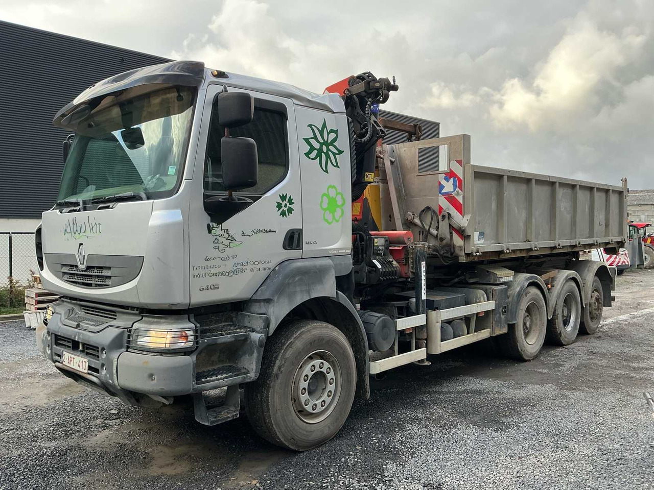 2011 RENAULT KERAX 460 TRIDEM TRUCK WITH CRANE AND CONTAINER - Camión: foto 3 2011 RENAULT KERAX 460 TRIDEM TRUCK WITH CRANE AND CONTAINER - Camión: foto 3